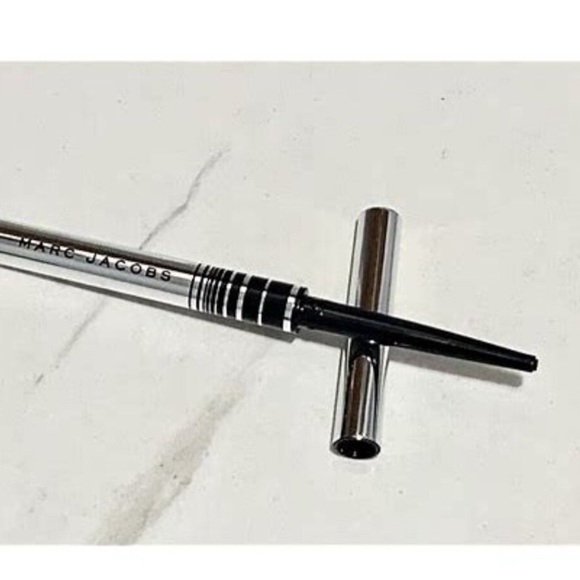 Marc Jacobs Fineliner Blacquer Ultra Skinny Gel Eye Crayon Travel Size NWOB - Picture 1 of 2
